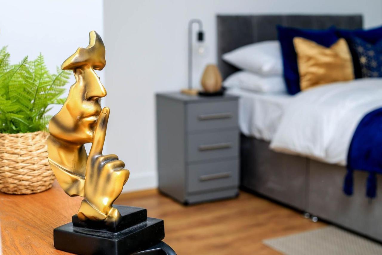 Snuggle Inn - Riverside Apartments - Views Over Looking London River Thames, Close To O2 Arena, London Excel, London City Airport, Thames Clipper- River Boat Service, Woolwich Ferry, Onsite Parking, Twin Room Option Available Exterior foto