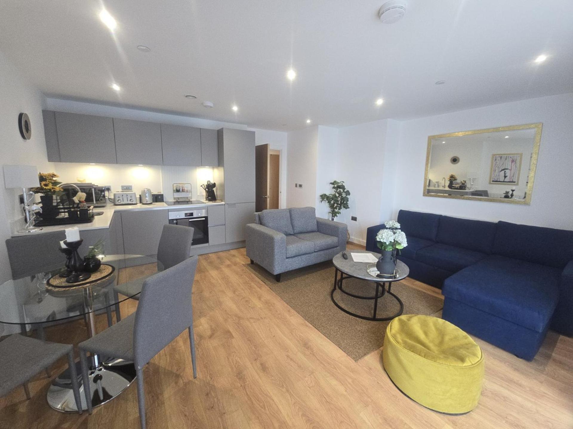 Snuggle Inn - Riverside Apartments - Views Over Looking London River Thames, Close To O2 Arena, London Excel, London City Airport, Thames Clipper- River Boat Service, Woolwich Ferry, Onsite Parking, Twin Room Option Available Exterior foto
